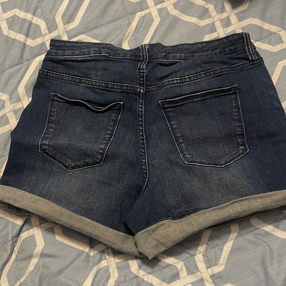 Universal Thread Shorts - Picture 4 of 4